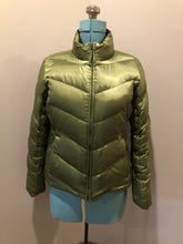Load image into Gallery viewer, Kingspier Vintage - Eddie Bauer quilted goose down jacket with fleece inside collar and cuffs, zipper closure and two front pockets.

Size Medium.

