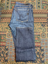 Load image into Gallery viewer, Kingspier Vintage - Citizens of Humanity - AVA #142 Denim Jeans - 28”x27.7”

Low rise

Straight leg

98% cotton/ 2% elastane

Made in USA

