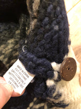 Load image into Gallery viewer, Kingspier Vintage - Vintage Nuevo Americana hand-knit quarter button wool sweater with coconut buttons.

Made in china.
Size medium/ large.
