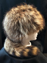 Load image into Gallery viewer, Kingspier Vintage - Racoon fur hat with tall.

Circumference - 21”

Fur is in great condition, some shattering in the quilted inner lining.
