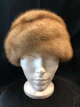 Load image into Gallery viewer, Kingspier Vintage - Vintage blonde fur hat with interior lined in brown floral embroidered nylon mesh. Union made in Canada.

Circumference - 21”

Hat is in excellent condition.
