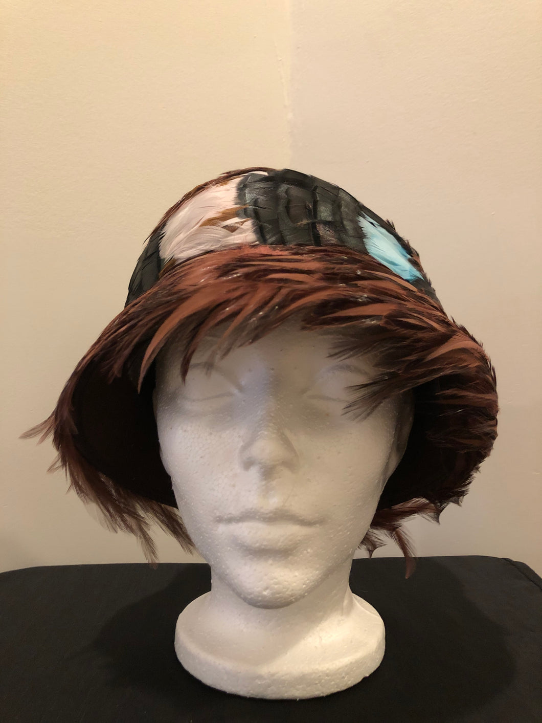 Kingspier Vintage - Vintage brown felt hat with black, brown, blue and pink feathers. No tags.

Circumference - 21” 

Hat is in excellent vintage condition.