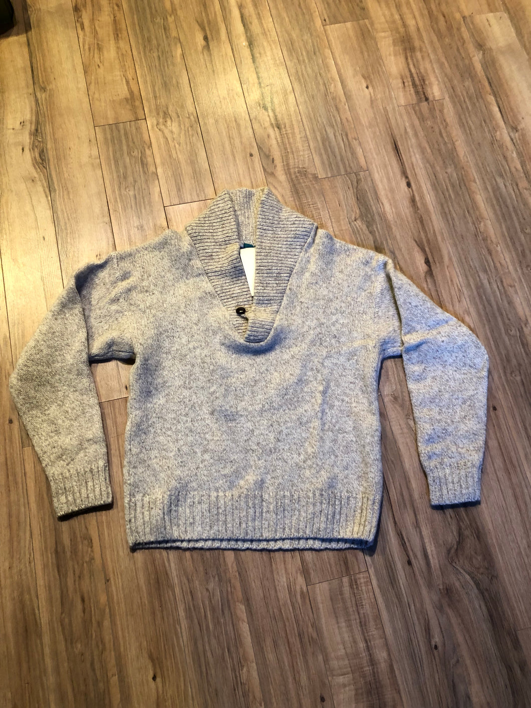 Kingspier Vintage - Vintage Cricketeer wool blend pullover sweater with shawl collar and one button.

Size large.