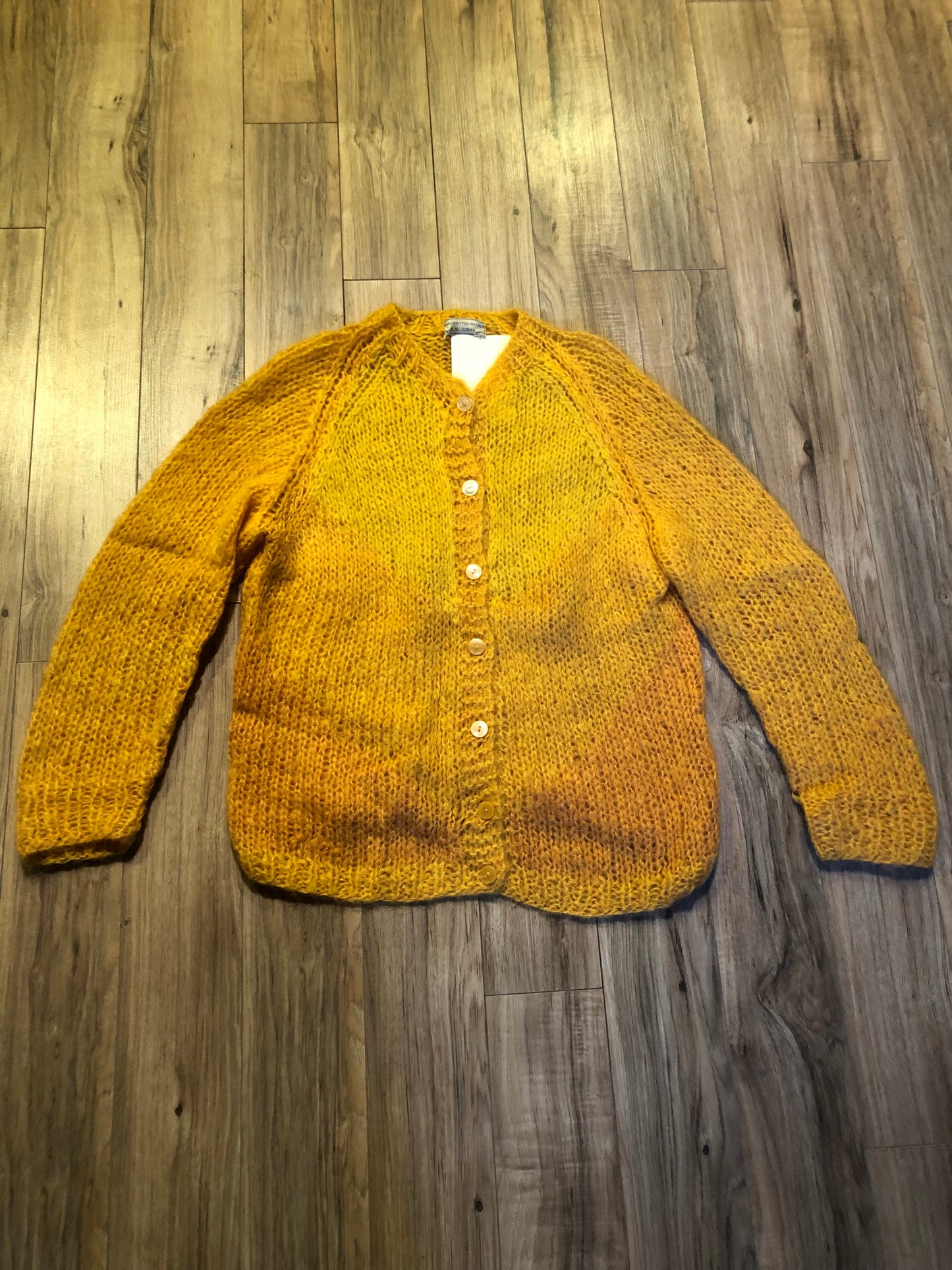 Kingspier Vintage - Vintage Halia mohair cardigan with button closures and yellow to orange gradient design.

Handknit in Italy.
Size medium.