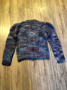 Kingspier Vintage - Vintage hand-knit 100% mohair cardigan with button closures and princess sleeves.

Size small/ medium.