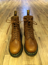 Load image into Gallery viewer, Kingspier Vintage - Doc Martens brown 8 eyelet lace up boot. The Pascal features a softer leather upper then the original 1460 but the same iconic airwair sole.

Size 6 US Women, 4 UK, 37 EUR

Boots are in excellent condition, as new.
