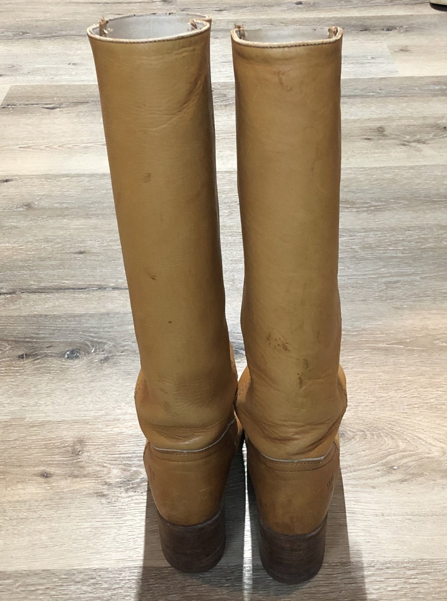 Kingspier Vintage - Vintage Frye knee high tan leather boots with leather lining. Made in the USA.

Size 7.5 women’s 
