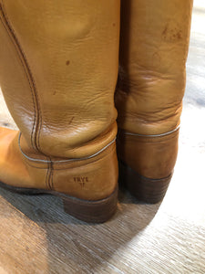 Kingspier Vintage - Vintage Frye knee high tan leather boots with leather lining. Made in the USA.

Size 7.5 women’s 
