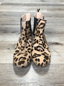 Kingspier Vintage - Marais USA cheetah print chelsea style ankle boot with cow hide upper. 

Size 7.5 women’s 
