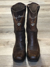 Load image into Gallery viewer, Kingspier Vintage - Harley Davidson mid-calf, pull on western boot in brown pebbled leather with Harley-Davidson embroidered emblem on the front and suede lining. 
 
Size 7 women’s

