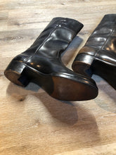 Load image into Gallery viewer, Kingspier Vintage - Vintage black pull on riding boots.

Size 9 men’s 

