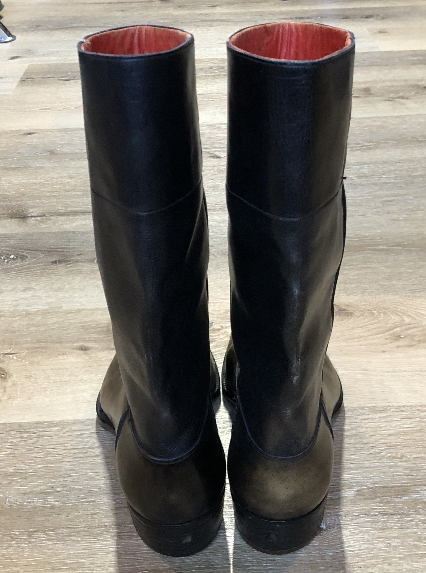 Kingspier Vintage - Vintage black pull on riding boots.

Size 9 men’s 
