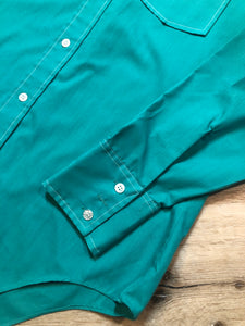 Kingspier Vintage - Green Western button up shirt with contrast white stitching and box pleat in back. Cotton blend. Mens size small.