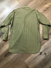 Load image into Gallery viewer, Kingspier Vintage - Vintage 1965 Military issue, beige button up shirt. Mens size medium.

