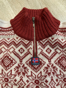 Kingspier Vintage - Vintage Devold Original 100% wool quarter zip sweater in red Norwegian design.

Made in Norway.
Size small.