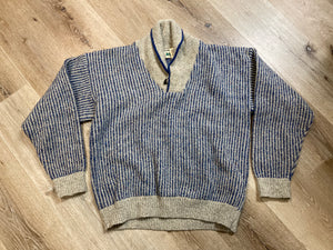 Kingspier Vintage - Vintage R.E.I. “Quality Outdoor Gear and Clothing” 100%wool pullover with shawl collar.

Made in USA.
Size medium.