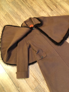 Kingspier Vintage - Vintage “Ch” Part three Parienne by Tokyo and Co long coat with fur trim cape, button closures and two front flap pockets.

Fibres unknown.
Size 7.
