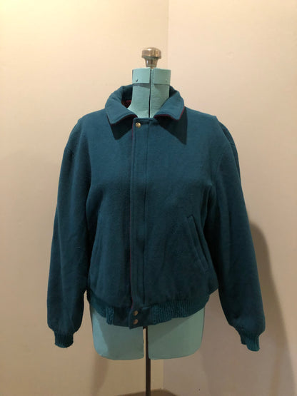 Kingspier Vintage - Vintage Woolrich wool blend bomber style jacket in teal with plaid lining, zipper closure, two front pockets and knit cuffs. The shell is 80% wool/ 20% nylon.

Made in USA
Size Large