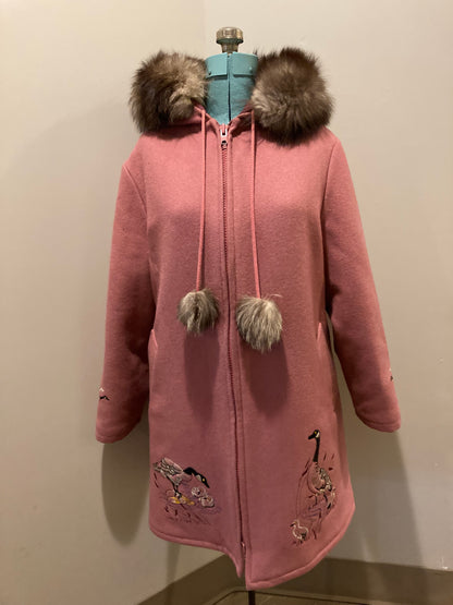 Kingspier Vintage - Vintage Northern Sun light pink 100% wool parka features a removable storm shell, fur trimmed hood, fur pom poms, zipper closures, two front pockets, quilted lining and hand embroidered goose motif on the front, and back of the coat.

Made in Canada.
Size 16/ Large.