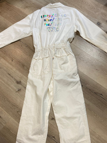 Kingspier Vintage - Levi’s Pride Jumpsuit

NWT

White

100% Polyurethane 

Made in Mexico

Size Medium