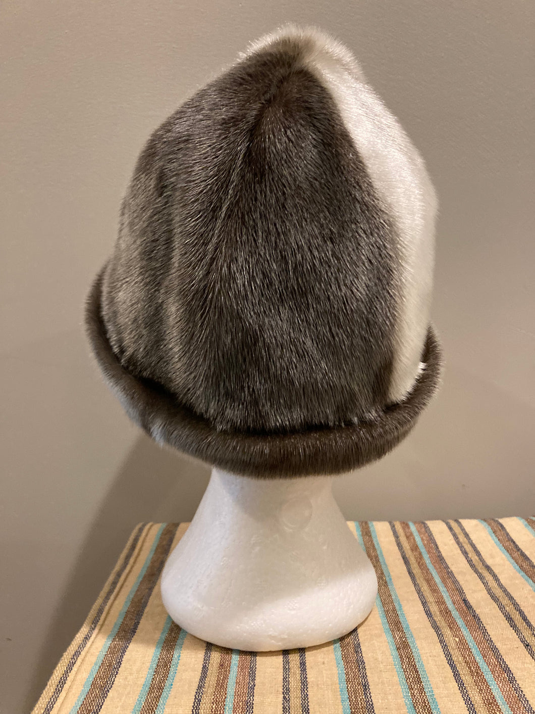 Kingspier Vintage - Vintage Indigenous made natural fur hat.