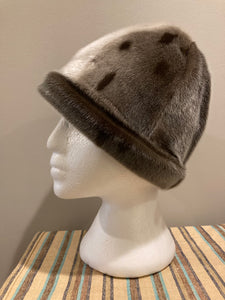 Kingspier Vintage - Vintage Indigenous made natural fur hat.