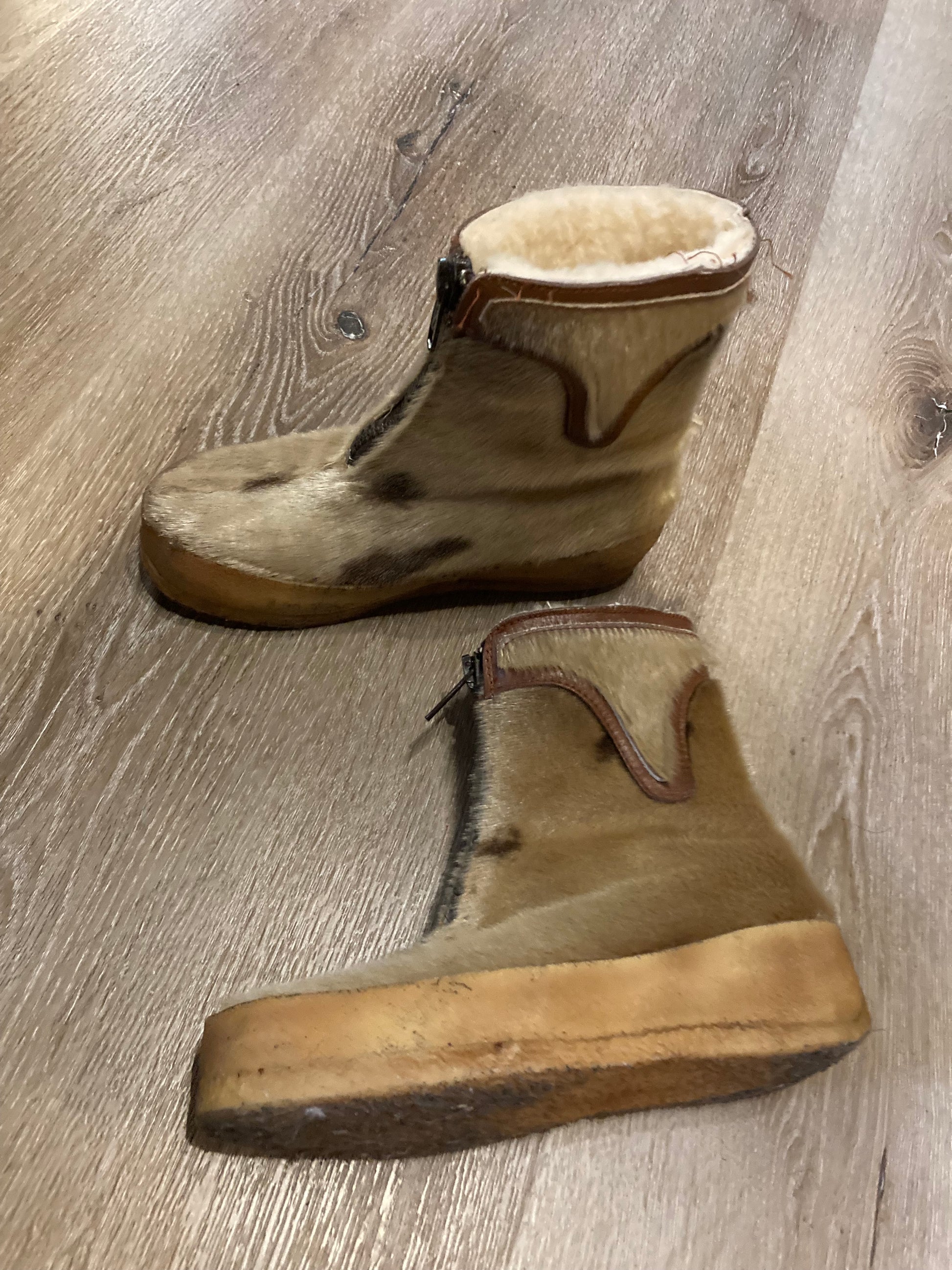 Kingspier Vintage - Vintage Chief Cherokee Fur Boots, Made in Canada, Size 7 US