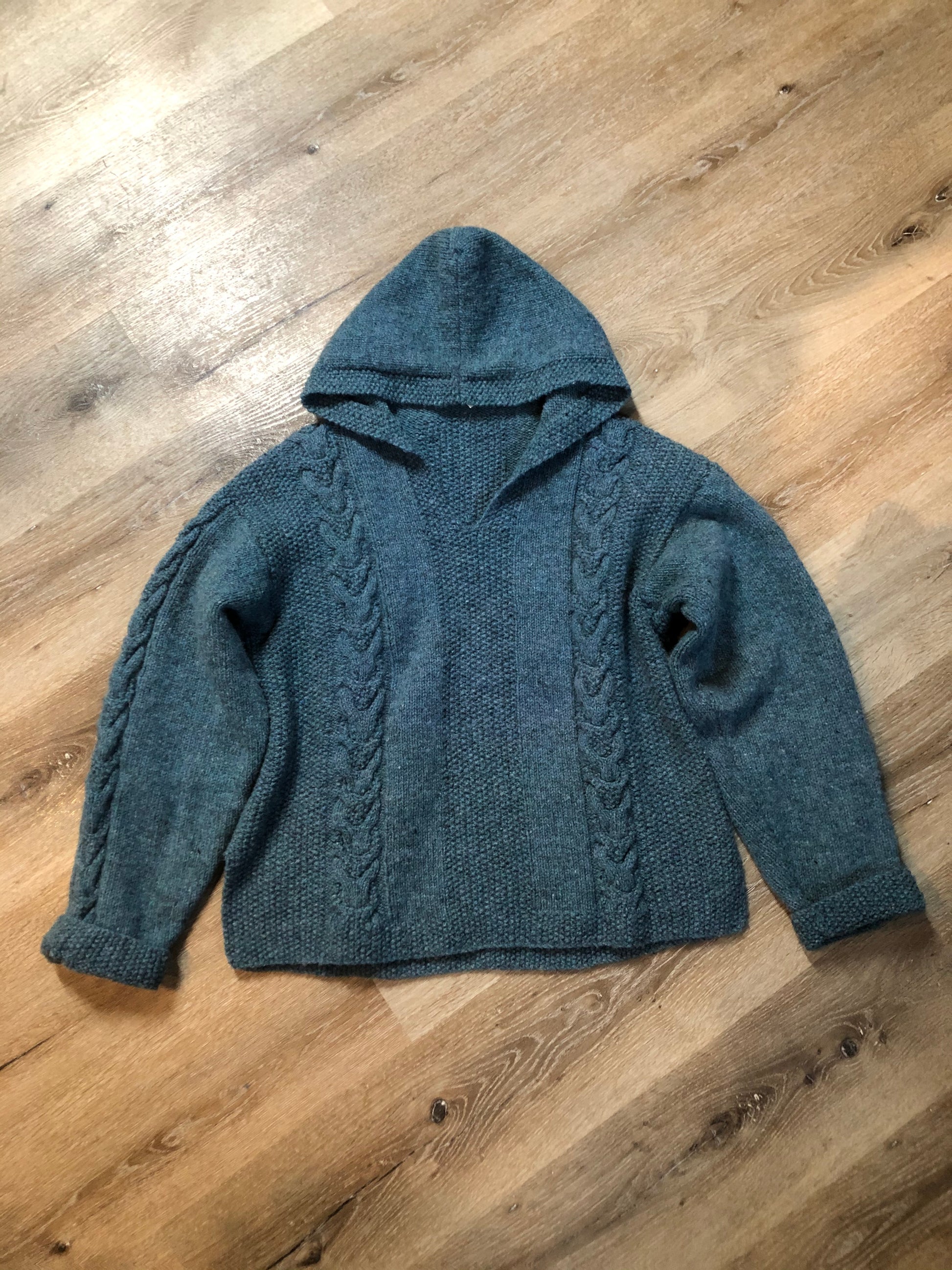 Kingspier Vintage - Hand knit wool hooded sweater in teal with flecks of multi colours. Size medium.