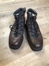 Load image into Gallery viewer, Kingspier Vintage - Vintage Maritime Shearling brown leather hiking boots with shearling lining. Made in Canada.

Size 9.5 womens

The uppers and soles are in excellent condition.
