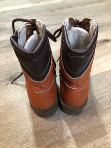 Kingspier Vintage - Kamik 8 eyelet lace up winter boot in brown with genuine leather upper, fleece lining, wedge heel and rubber sole.

Size 7 womens

The uppers and soles are in excellent condition. NWOT.