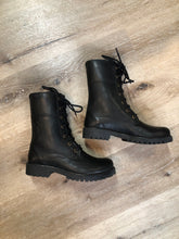 Load image into Gallery viewer, Kingspier Vintage - Kamik Autumn 7 eyelet lace up winter boot in black with seam-sealed waterproof genuine leather upper and decorative plaid inside collar, fleece lining and rubber sole.

Size 7 womens

The uppers and soles are in excellent condition. NWOT.
