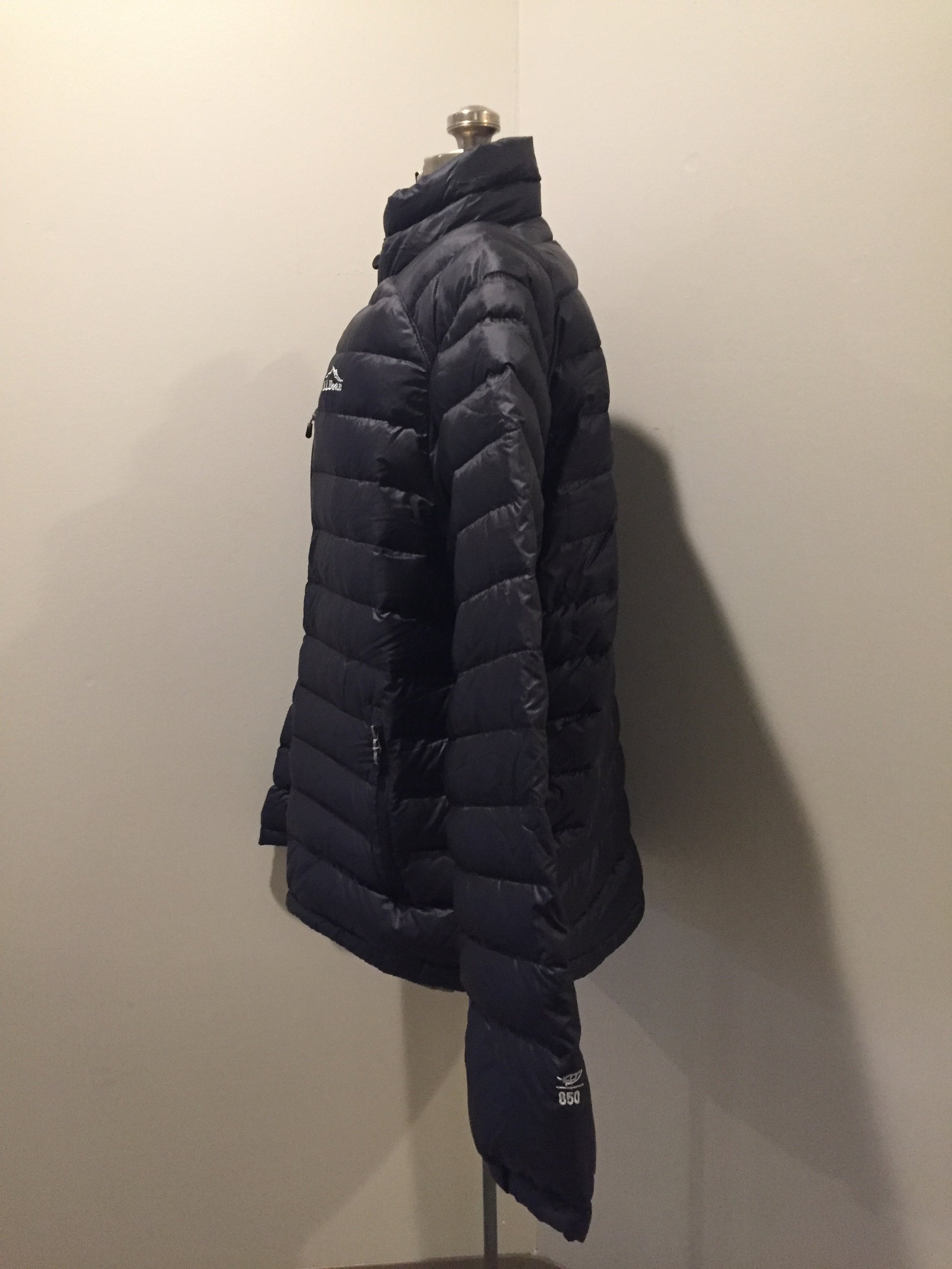 Kingspier Vintage - LL Bean Down Tek Ultra Light black jacket. Size XL.