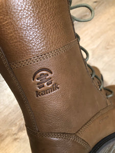 Kingspier Vintage - Kamik Autumn 7 eyelet lace up winter boot in brown with seam-sealed waterproof genuine leather upper and decorative plaid inside collar, fleece lining and rubber sole.

Size 7 womens

The uppers and soles are in excellent condition. NWOT.