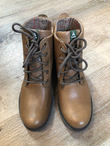 Kingspier Vintage - Kamik Autumn Lo winter boot in brown with seam-sealed waterproof genuine leather upper and decorative plaid inside collar, fleece lining and rubber sole.

Size 7 womens 

The uppers and soles are in excellent condition. NWOT.