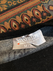 Stanfield''s deadstock duofold / layered base layer shirt.
50% Polyester, 25% Merino Wool, 25% Cotton
Made in Nova Scotia, Canada.