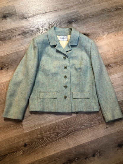 Kingspier Vintage - Vintage Carowell light green tweed blazer with button closures, flap pockets and inner lining. Size small.