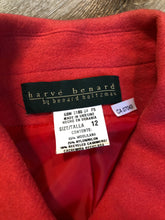 Load image into Gallery viewer, Kingspier Vintage - Harve Benard pink cropped jacket with button closures. Size medium..
