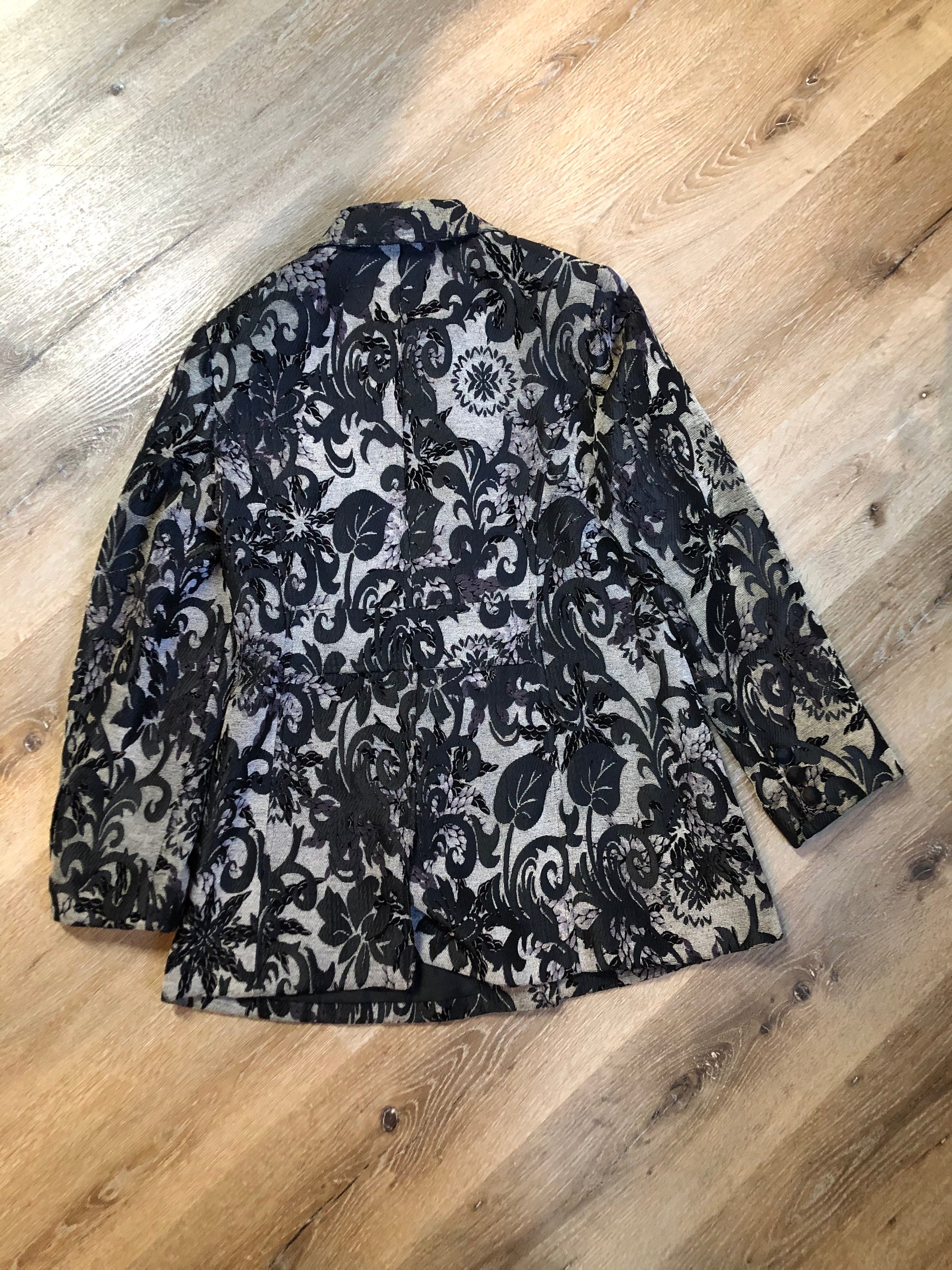 Kingspier Vintage - Grey and black floral jacket with button closures and a black inner lining. Size medium.