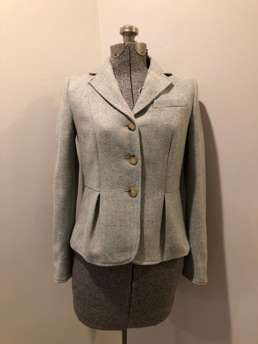 Kingspier Vintage - Talbots grey tweed blazer with buttons, inner lining and pleated details in the front. Size small.