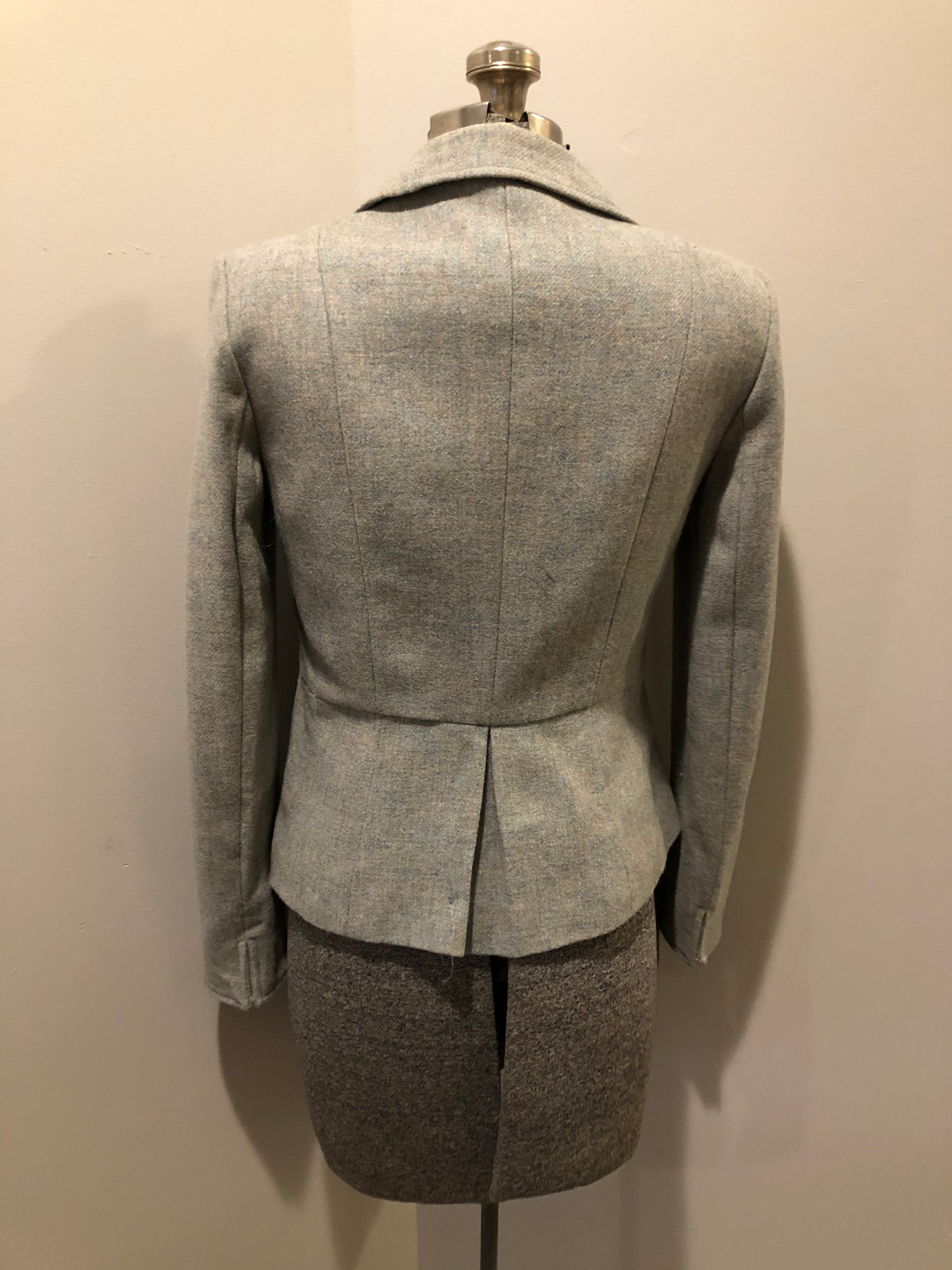 Kingspier Vintage - Talbots grey tweed blazer with buttons, inner lining and pleated details in the front. Size small.