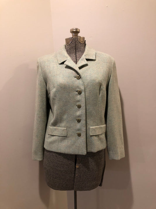 Kingspier Vintage - Vintage Carowell light green tweed blazer with button closures, flap pockets and inner lining. Size small.