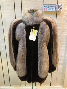 Kingspier Vintage - Vintage brown and blond fur coat with zipper closure and two front pockets.

No manufacturers details.