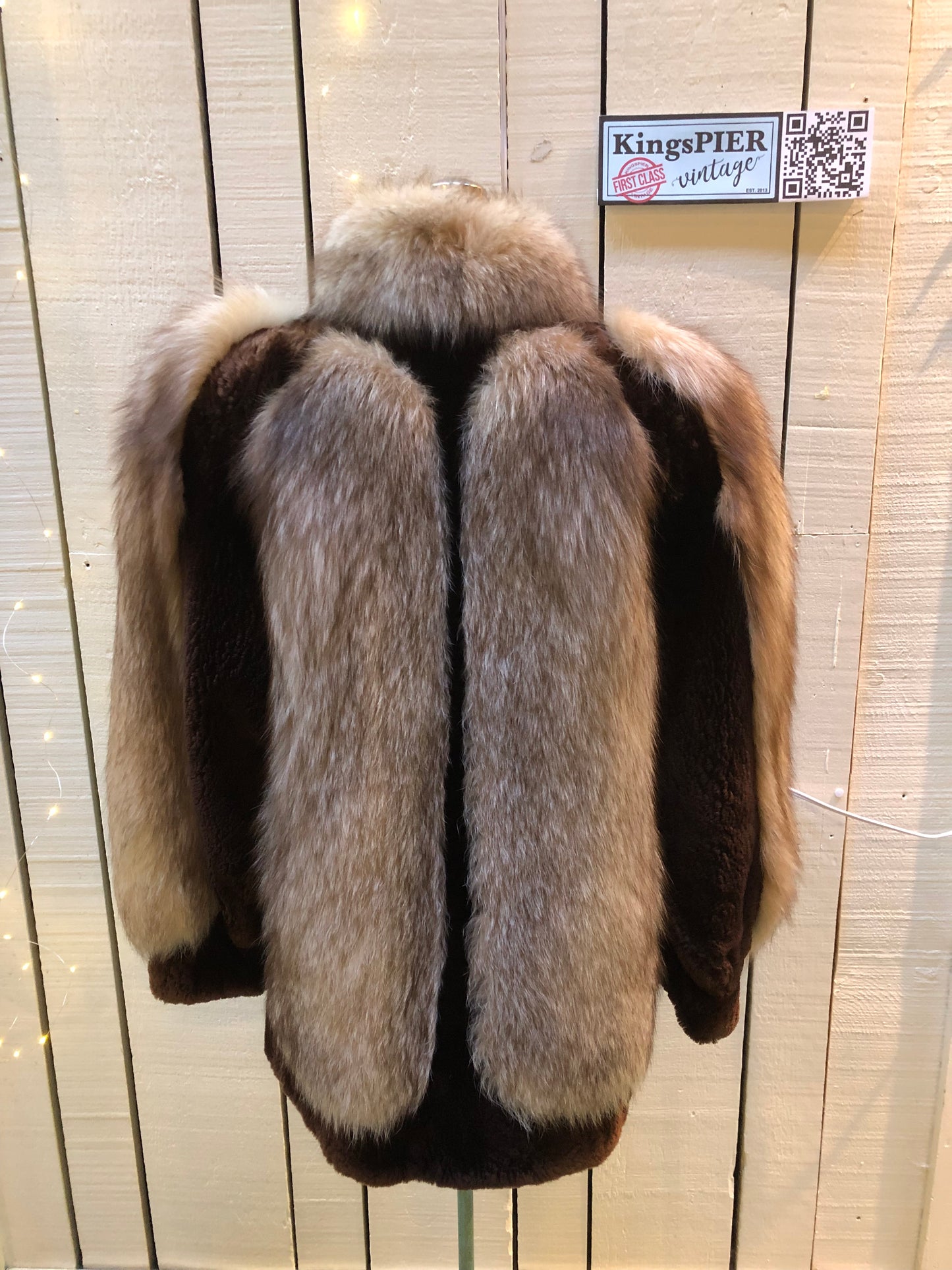 Kingspier Vintage - Vintage brown and blond fur coat with zipper closure and two front pockets.

No manufacturers details.