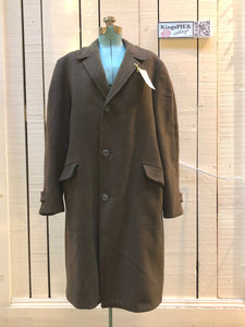 Kingspier Vintage - Vintage grey wool overcoat with button closures, two front pockets and a satin lining.There are no labels inside this coat.