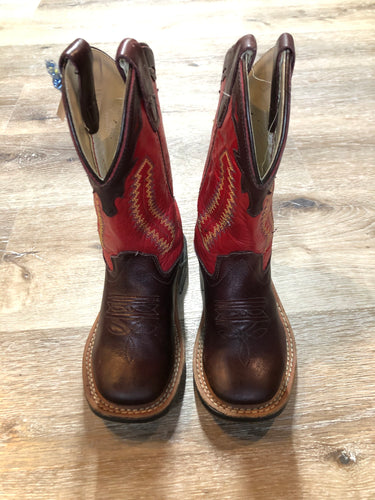 Kingspier Vintage - Kids Old West red and black cowboy boots with decorative stitching, leather lining and leather soles.

Size 11 kids

The uppers and soles are in excellent condition.