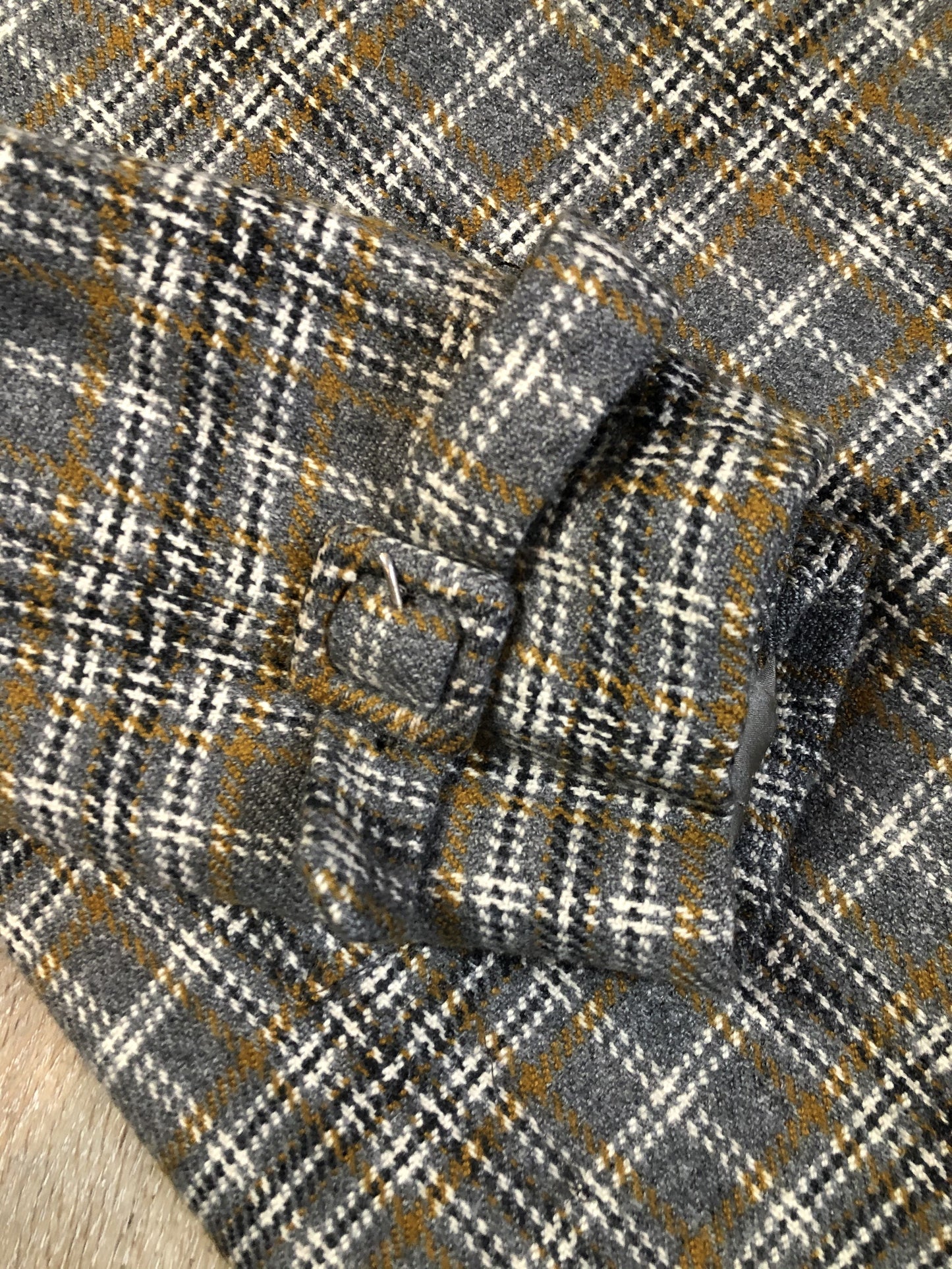 Kingspier Vintage - Vintage Maus and Hossman grey plaid wool blend overcoat with button closures, slash pockets, partially lined with inside pockets. The fibres are unknown but it feels like a cashmere blend. Union made in USA, Size large/ XL.
"