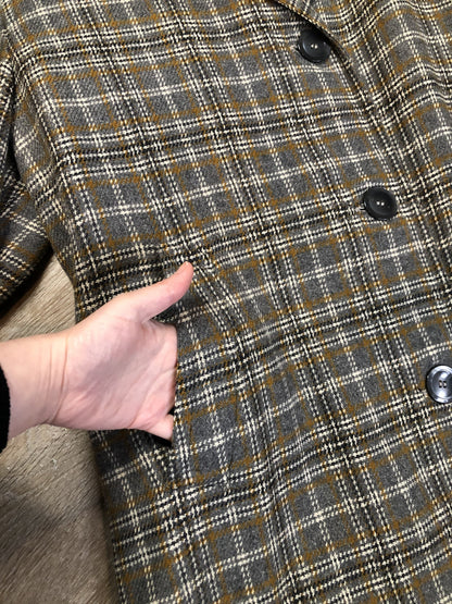 Kingspier Vintage - Vintage Maus and Hossman grey plaid wool blend overcoat with button closures, slash pockets, partially lined with inside pockets. The fibres are unknown but it feels like a cashmere blend. Union made in USA, Size large/ XL.
"