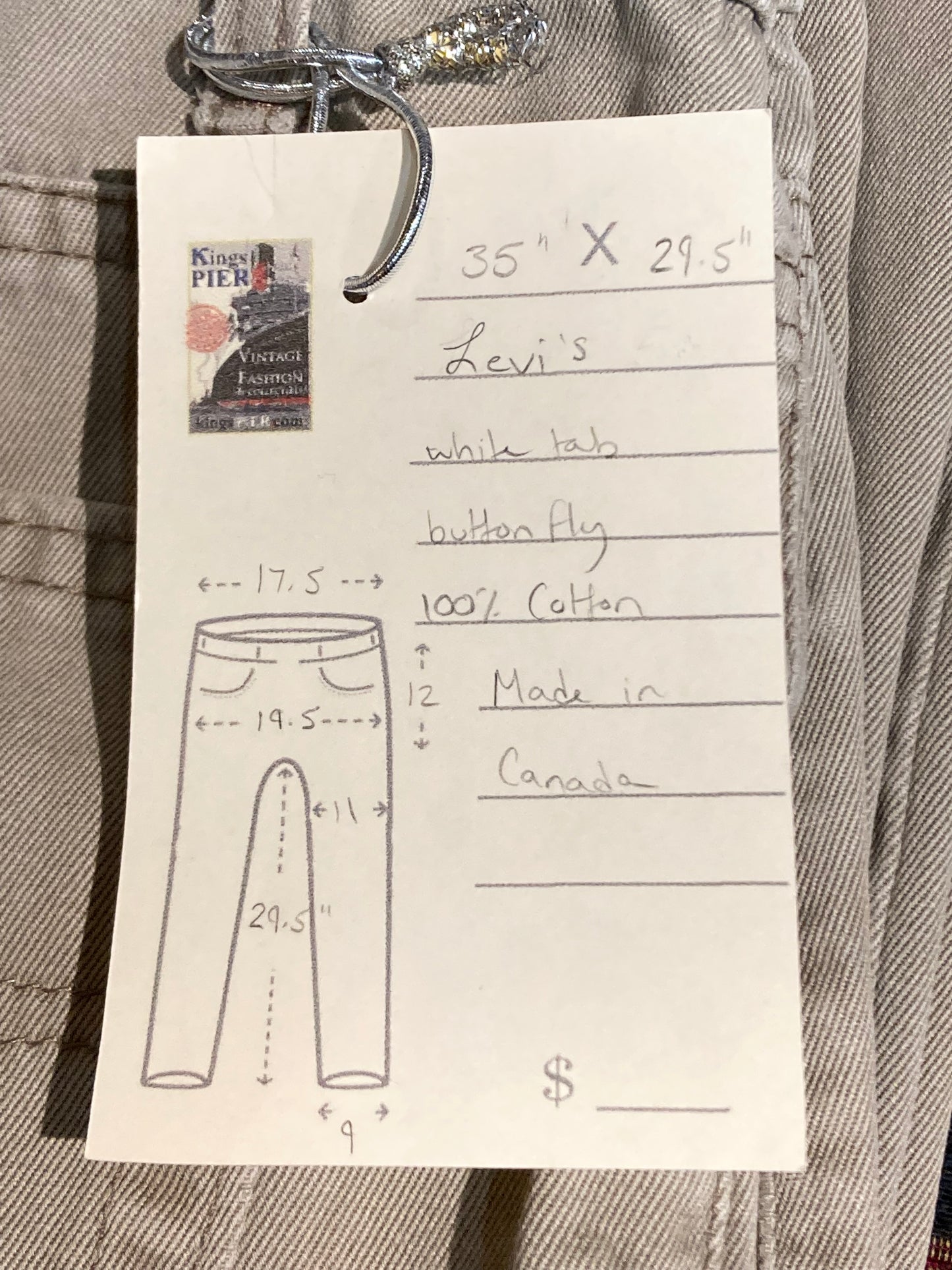 Kingspier Vintage - Levi’s 501 Vintage White Tab Grey Denim Jeans - 35”x29.5”

High rise

Button fly

Straight leg

100% cotton

Labeled 36”x32”

Made in Canada