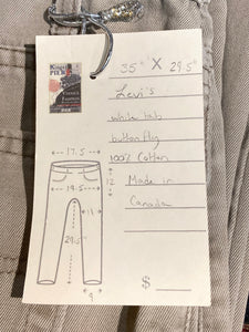 Kingspier Vintage - Levi’s 501 Vintage White Tab Grey Denim Jeans - 35”x29.5”

High rise

Button fly

Straight leg

100% cotton

Labeled 36”x32”

Made in Canada