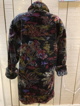 Load image into Gallery viewer, Kingspier Vintage - Vintage Dannybrook faux fur coat with floral motif.

Size medium.
